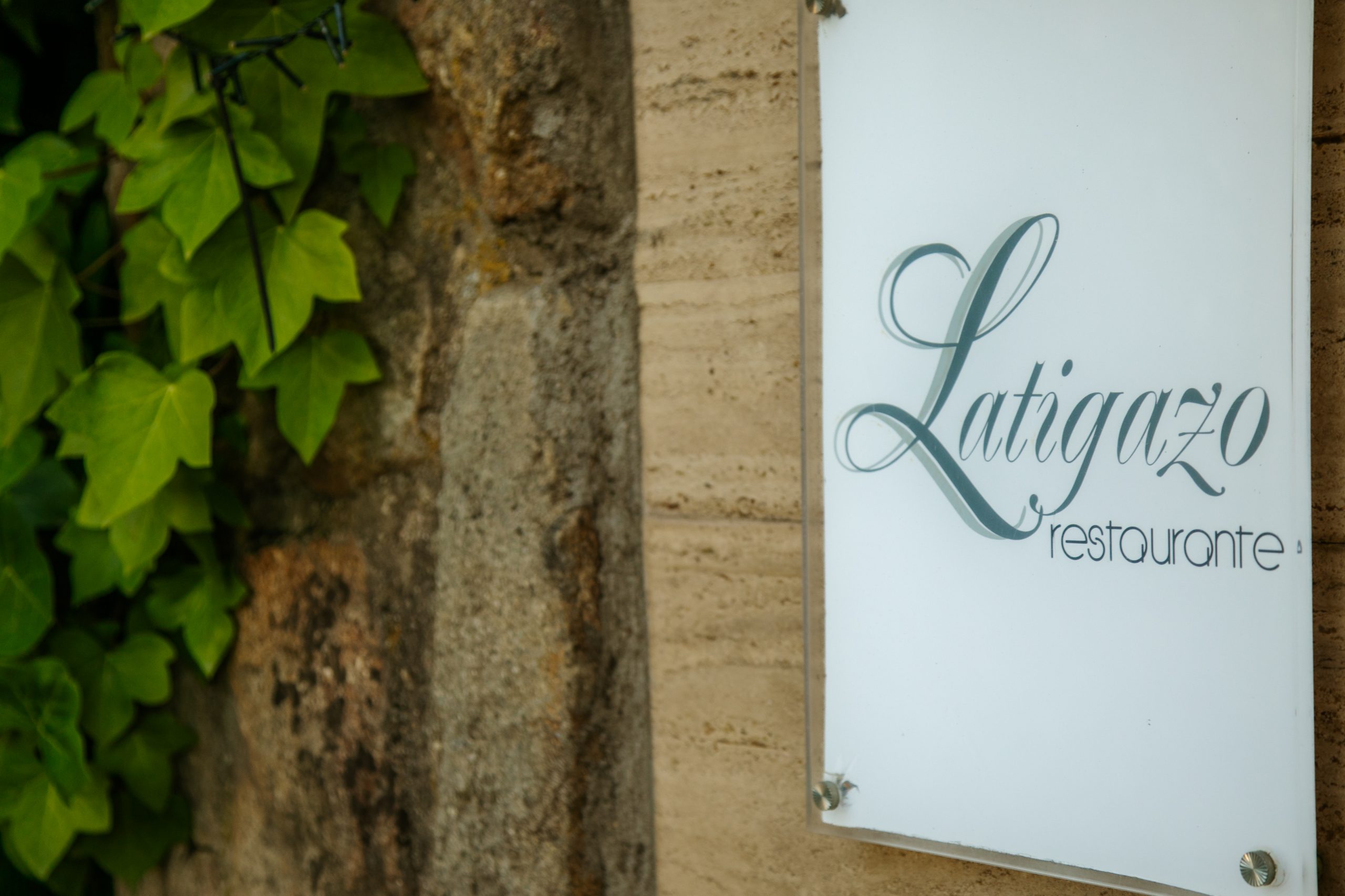 Rótulo Latigazo restaurante