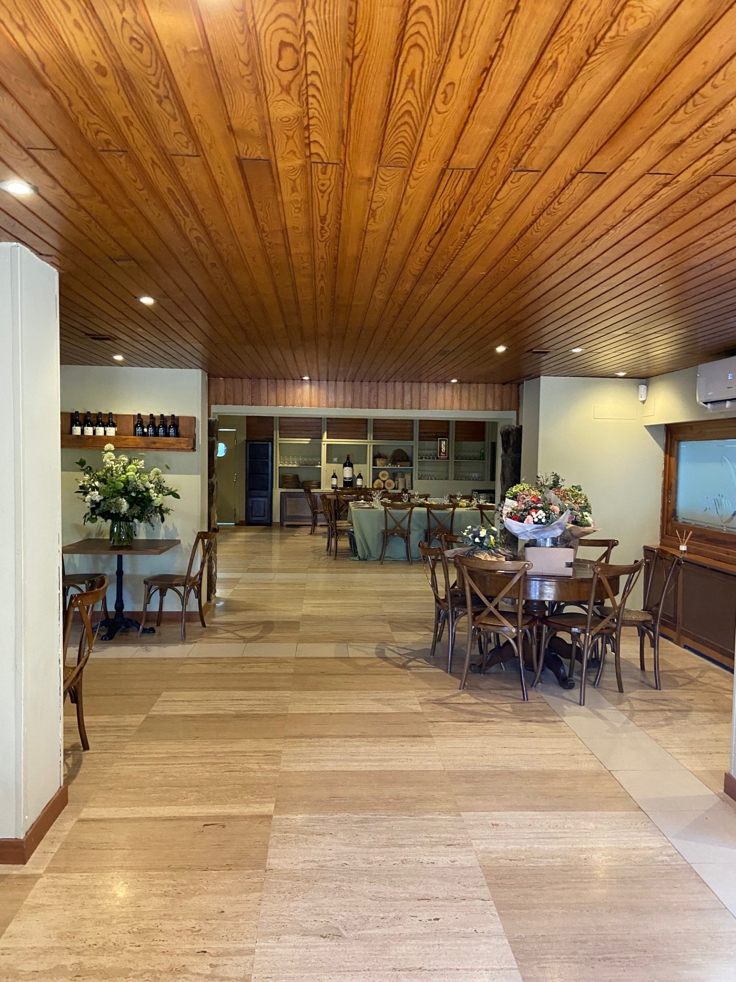 Salón interior con disco